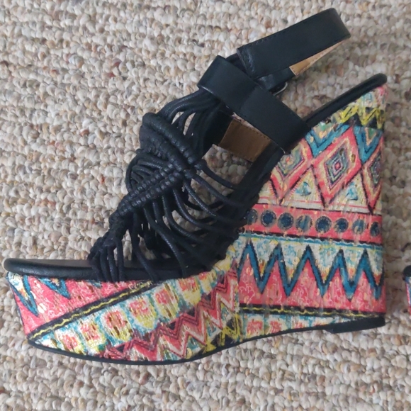 Wedge - Picture 4 of 4